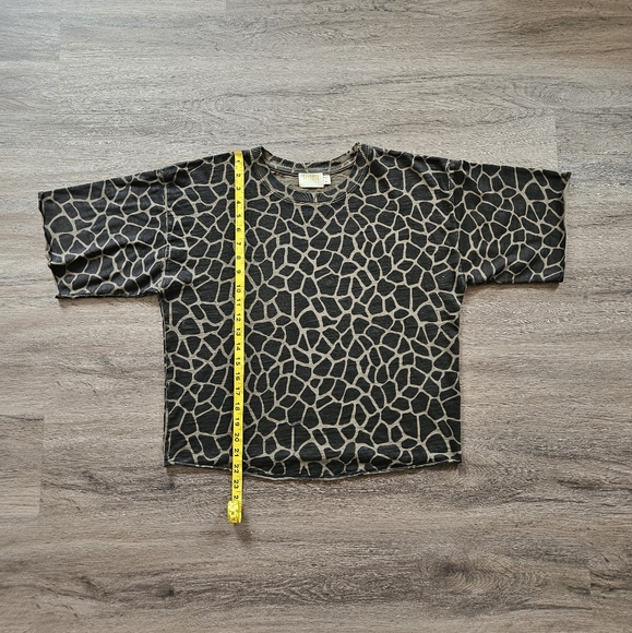 Nation LTD Green Black Giraffe Print Crewneck Short Sleeve Top Size Small - Picture 8 of 9